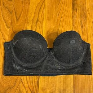 Undies Elegant Black Lace Strapless Bra